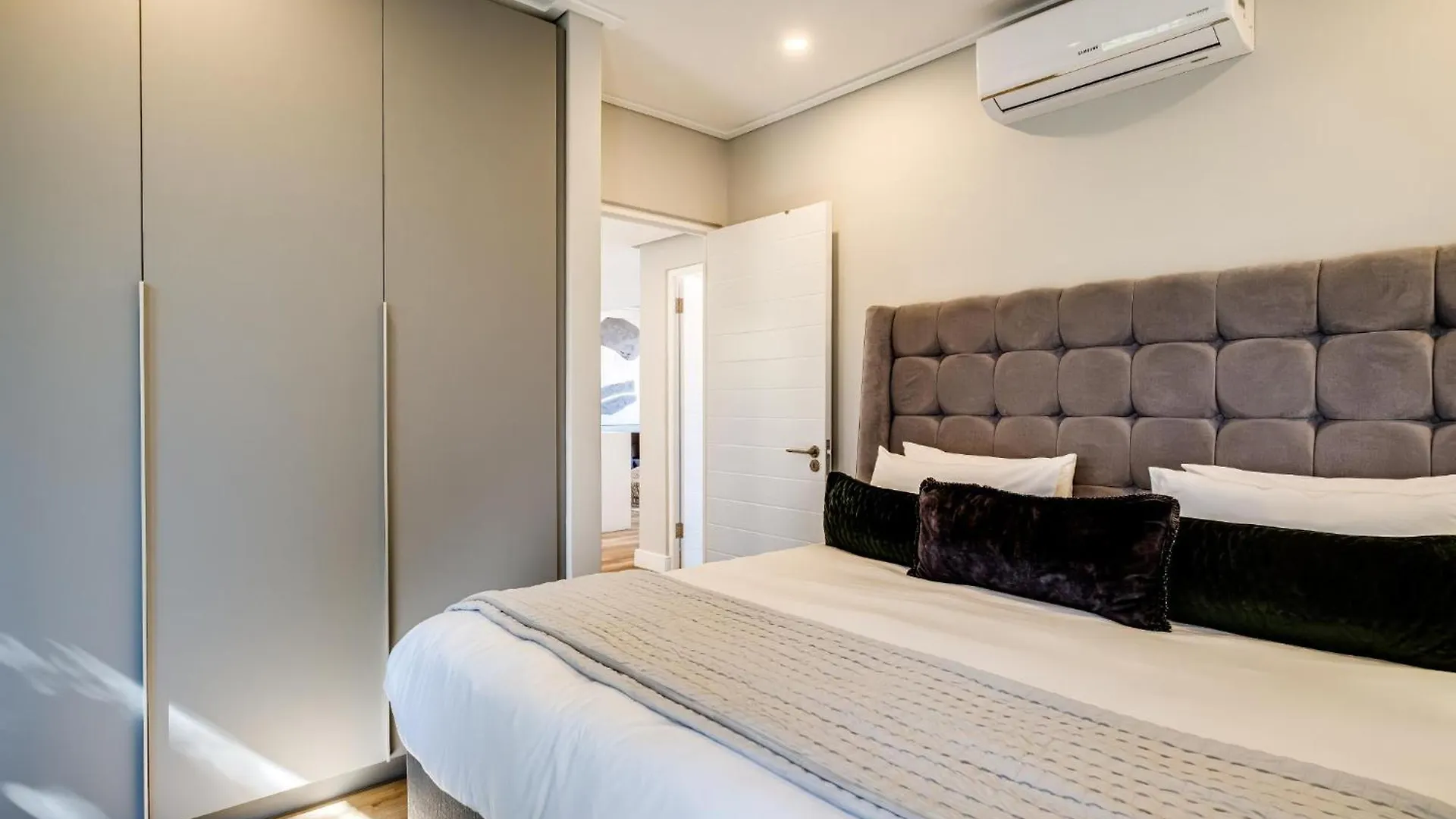 Modern Central Secure Cape Town 2Bed Bantry Suite