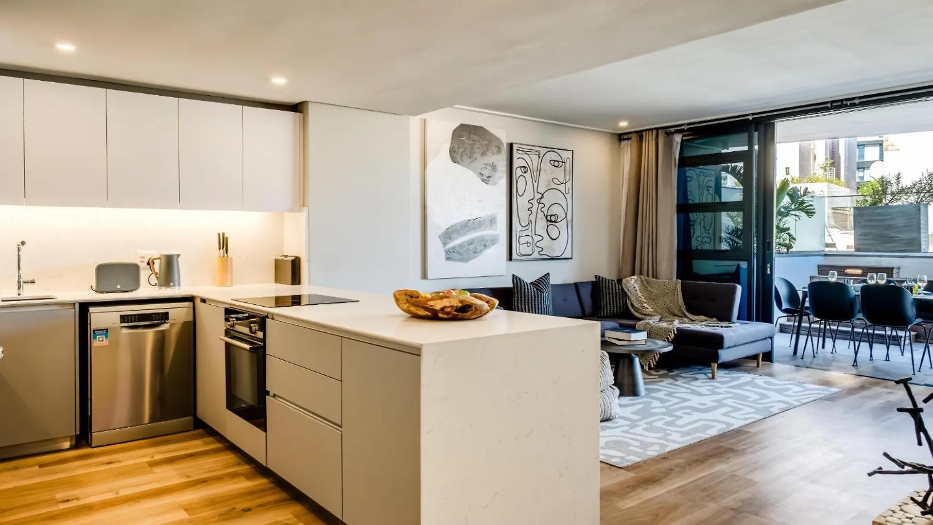 Modern Central Secure Cape Town 2Bed Bantry Suite